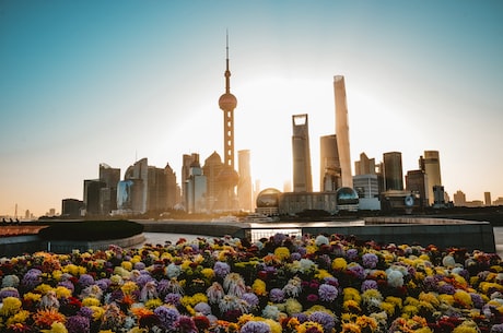 乌拉圭时差 不同年龄、性别、职业的人们满脸骄傲地展示着家乡球星的名字